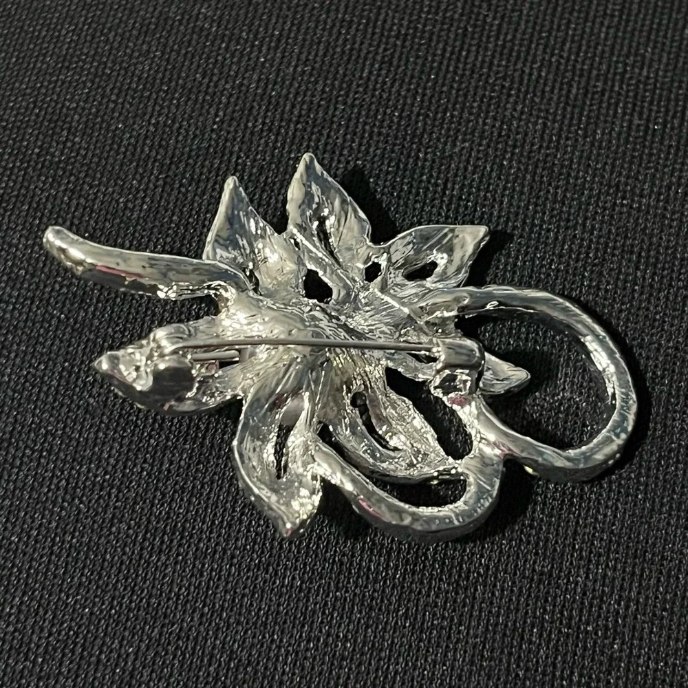 Silver Tone Floral Brooch Rhinestone Faux Pearl Flower Pin Jewelry